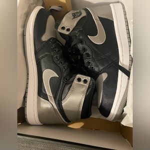 BNIB - Women’s Size 7 Air Jordan 1 Retro High OG Black & Grey/Silver Satin